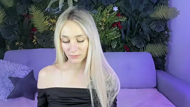 Snapshot of Horny_Blond chatting on October 2025 08:04:02 AM Horny Blond online show from October 2025 08:04:02 AM