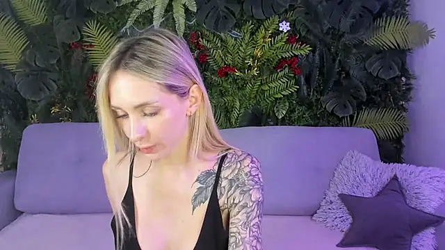 Snapshot of Horny_Blond chatting on November 2025 09:09:01 AM Horny Blond online show from November 2025 09:09:01 AM