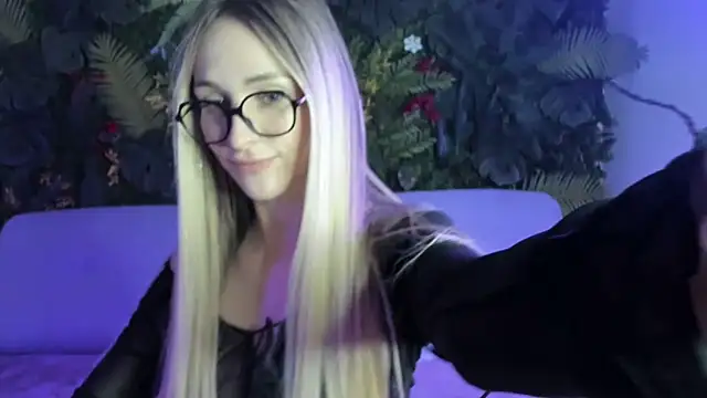 Snapshot of Horny_Blond chatting on December 2025 09:13:02 AM Horny Blond online show from December 2025 09:13:02 AM