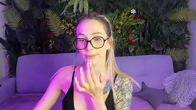 Snapshot of Horny_Blond chatting on February 2026 09:05:01 AM Horny Blond online show from February 2026 09:05:01 AM