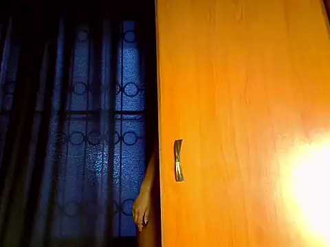 Queen petite  online show from April 2026 04:21:02 AM