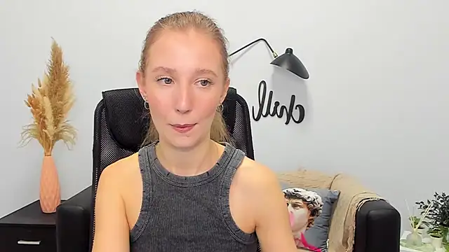 LolaWilsons online show from January 2025 12:37:02 PM