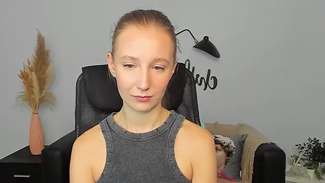 LolaWilsons online show from February 2025 12:37:01 PM