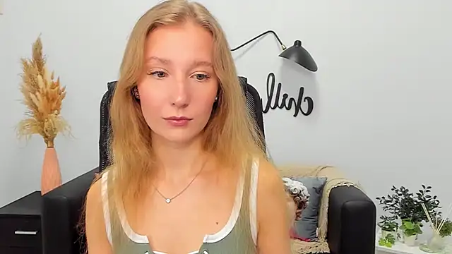 LolaWilsons online show from February 2025 09:32:02 AM