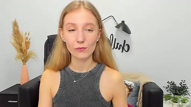 LolaWilsons online show from March 2025 02:05:02 PM