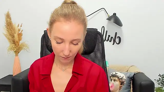 LolaWilsons online show from March 2025 12:22:02 PM