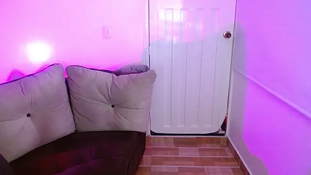 milfrousse online show from February 2026 10:11:01 AM