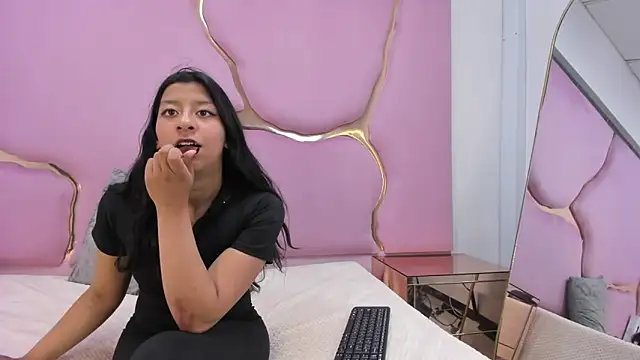 Snapshot of VaneLin18 chatting on September 2025 08:42:01 PM VaneLin18 online show from September 2025 08:42:01 PM