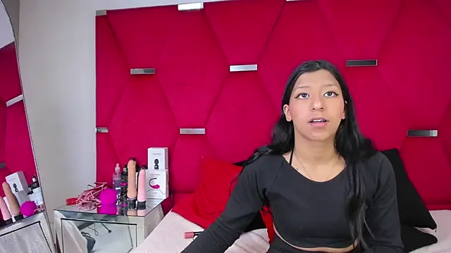 Snapshot of VaneLin18 chatting on September 2025 06:00:01 PM VaneLin18 online show from September 2025 06:00:01 PM