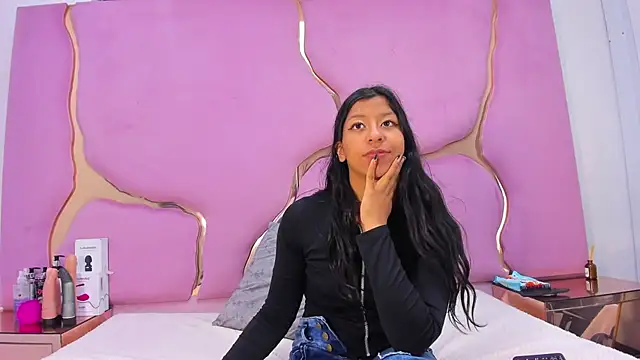 Snapshot of VaneLin18 chatting on October 2025 11:11:02 PM VaneLin18 online show from October 2025 11:11:02 PM