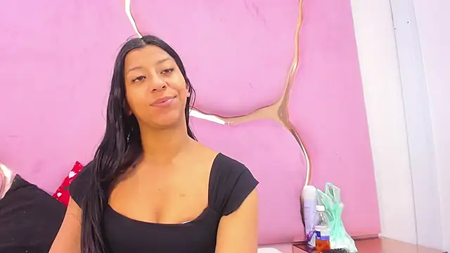 Snapshot of VaneLin18 chatting on November 2025 08:44:01 PM VaneLin18 online show from November 2025 08:44:01 PM