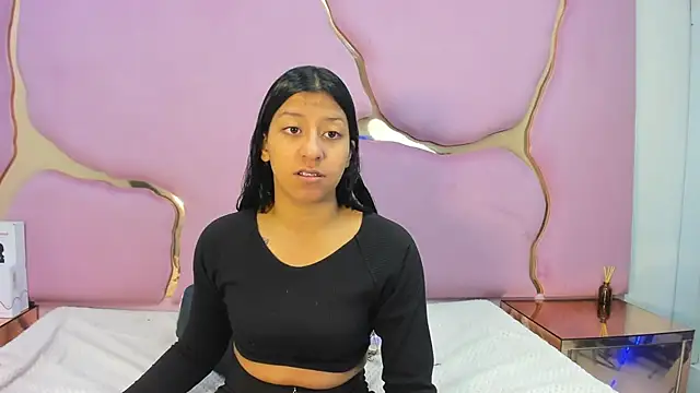 Snapshot of VaneLin18 chatting on November 2025 08:29:01 PM VaneLin18 online show from November 2025 08:29:01 PM