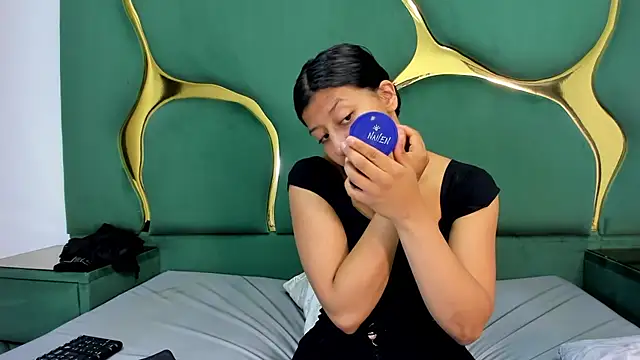 Snapshot of VaneLin18 chatting on November 2025 07:16:02 PM VaneLin18 online show from November 2025 07:16:02 PM