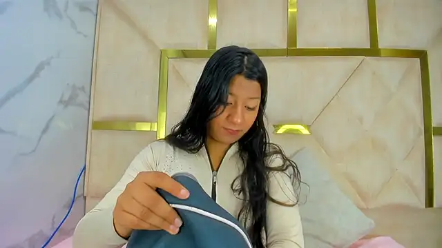 Snapshot of VaneLin18 chatting on December 2025 04:02:01 PM VaneLin18 online show from December 2025 04:02:01 PM