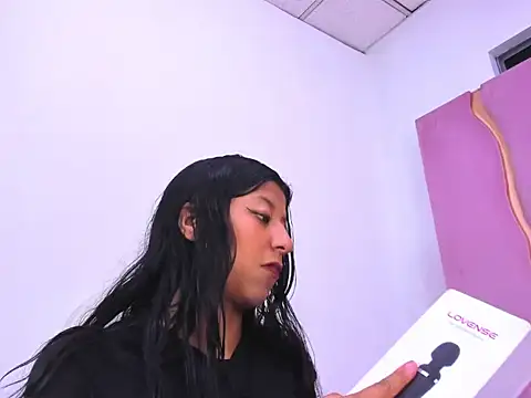 Snapshot of VaneLin18 chatting on December 2025 08:39:01 PM VaneLin18 online show from December 2025 08:39:01 PM