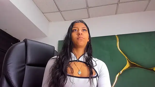 VaneLin18 online show from December 2025 08:04:01 PM