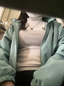 Snapshot of Tuongvy05 chatting on January 2025 06:37:01 AM Tuongvy05 online show from January 2025 06:37:01 AM