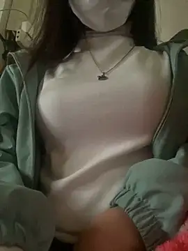 Snapshot of Tuongvy05 chatting on January 2025 03:26:01 PM Tuongvy05 online show from January 2025 03:26:01 PM