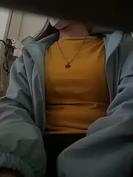 Snapshot of Tuongvy05 chatting on January 2025 03:37:02 AM Tuongvy05 online show from January 2025 03:37:02 AM