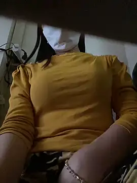 Snapshot of Tuongvy05 chatting on March 2025 03:29:02 PM Tuongvy05 online show from March 2025 03:29:02 PM