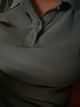 Snapshot of Tuongvy05 chatting on October 2025 04:07:02 PM Tuongvy05 online show from October 2025 04:07:02 PM