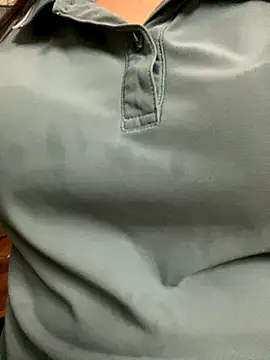 Snapshot of Tuongvy05 chatting on October 2025 04:52:02 PM Tuongvy05 online show from October 2025 04:52:02 PM