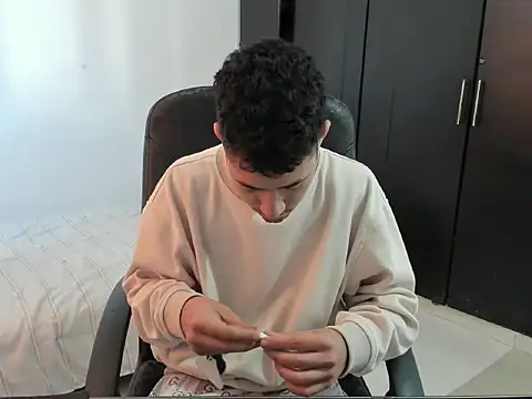 Snapshot of Chandler_ken chatting on September 2025 12:05:01 PM Chandler ken online show from September 2025 12:05:01 PM