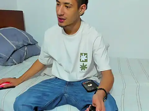 Chandler ken online show from December 2025 01:45:01 AM