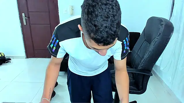 Chandler ken online show from February 2026 01:02:02 AM