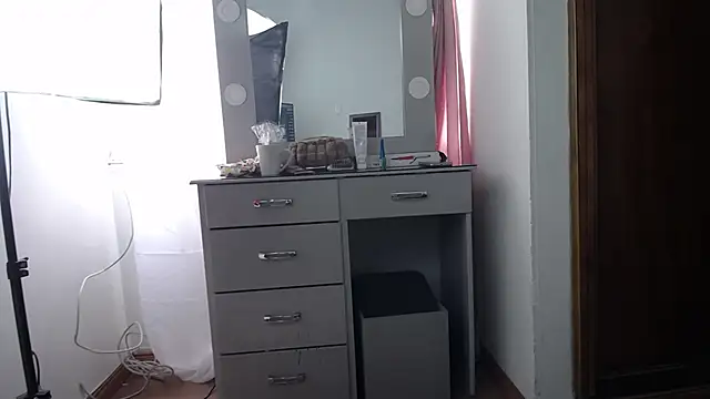 Snapshot of LiaTaylorr chatting on September 2025 12:18:01 PM LiaTaylorr online show from September 2025 12:18:01 PM