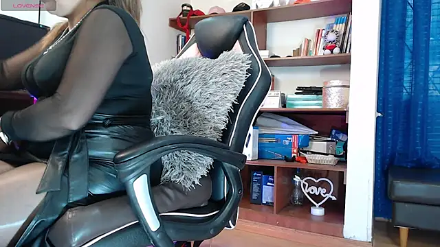 Snapshot of LiaTaylorr chatting on October 2025 12:15:01 PM LiaTaylorr online show from October 2025 12:15:01 PM