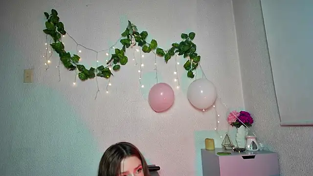 Snapshot of ari_kat chatting on February 2025 06:32:02 AM ari kat online show from February 2025 06:32:02 AM