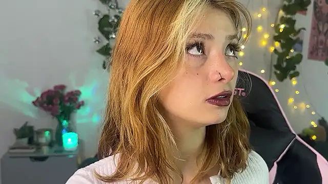 Snapshot of ari_kat chatting on July 2026 04:21:01 AM ari kat online show from July 2026 04:21:01 AM