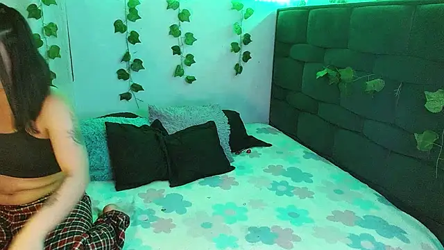 Snapshot of the_lesbian_game chatting on February 2025 03:45:01 AM the lesbian game online show from February 2025 03:45:01 AM