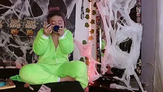 Snapshot of the_lesbian_game chatting on November 2025 03:30:02 AM the lesbian game online show from November 2025 03:30:02 AM