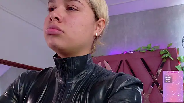 Haelycute online show from November 2025 12:41:02 PM