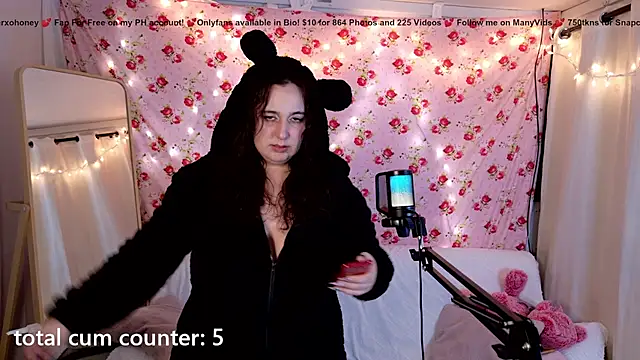 Snapshot of amberxoxhoney chatting on February 2025 05:37:01 AM amberxoxhoney online show from February 2025 05:37:01 AM