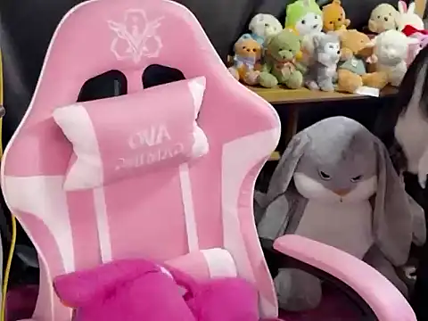 Snapshot of Pam_Lee chatting on December 2024 04:06:01 PM Pam Lee online show from December 2024 04:06:01 PM