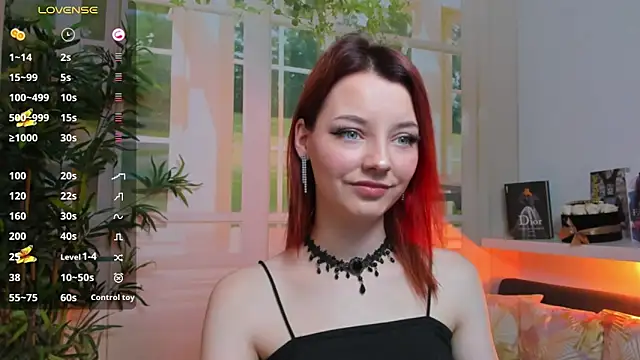 pretty little thing online show from February 2025 04:55:01 PM