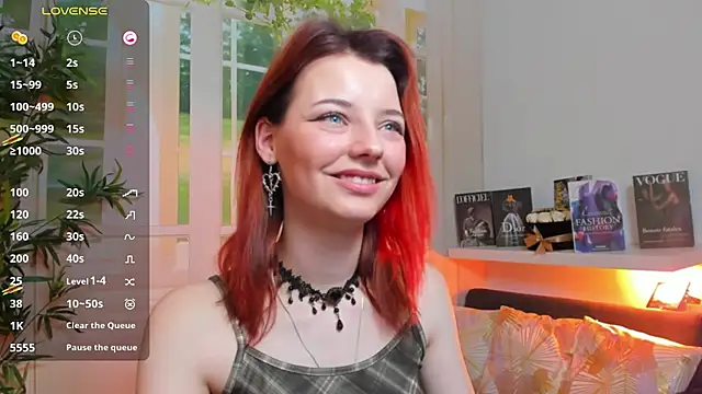 pretty little thing online show from February 2025 10:47:01 PM