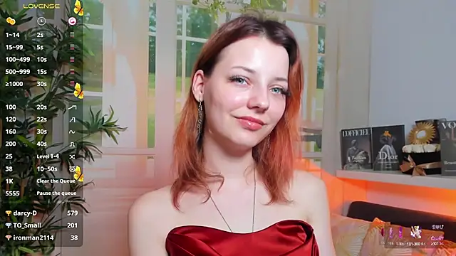 pretty little thing online show from March 2025 01:30:02 AM