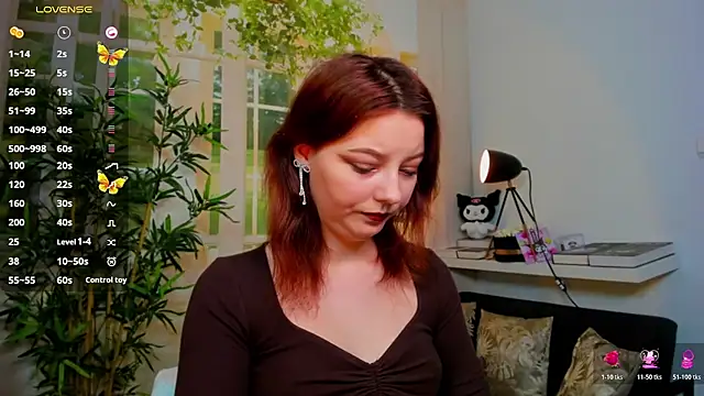 pretty little thing online show from December 2025 05:17:01 PM