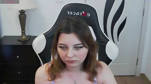 pretty little thing online show from April 2026 06:46:02 PM