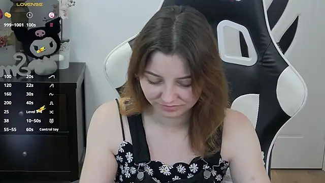 pretty little thing online show from May 2026 04:04:02 PM