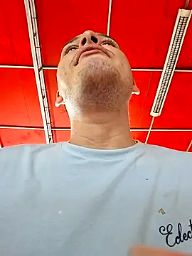 Snapshot of _Ottis_ chatting on November 2025 05:33:01 PM Ottis online show from November 2025 05:33:01 PM