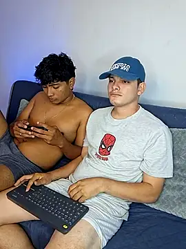 Snapshot of _Ottis_ chatting on November 2025 11:15:01 PM Ottis online show from November 2025 11:15:01 PM