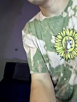 Snapshot of _Ottis_ chatting on November 2025 11:06:01 PM Ottis online show from November 2025 11:06:01 PM