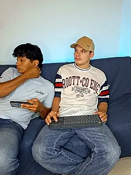 Snapshot of _Ottis_ chatting on November 2025 10:03:02 PM Ottis online show from November 2025 10:03:02 PM