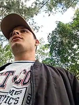 Snapshot of _Ottis_ chatting on December 2025 07:53:02 PM Ottis online show from December 2025 07:53:02 PM