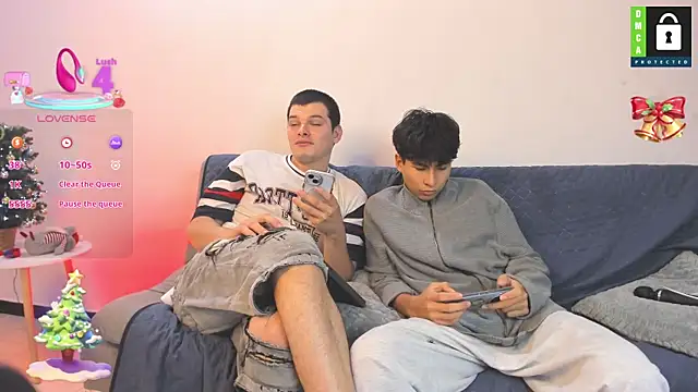 Snapshot of _Ottis_ chatting on December 2025 03:24:02 AM Ottis online show from December 2025 03:24:02 AM